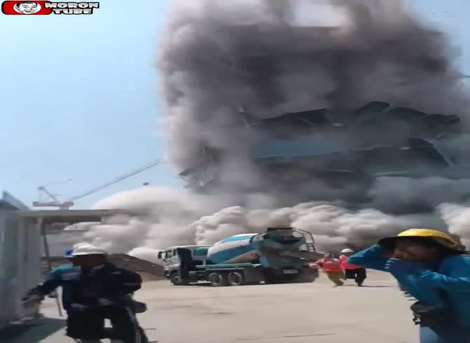 Video :Buildings collapse in Bangkok after Myanmar earthquake